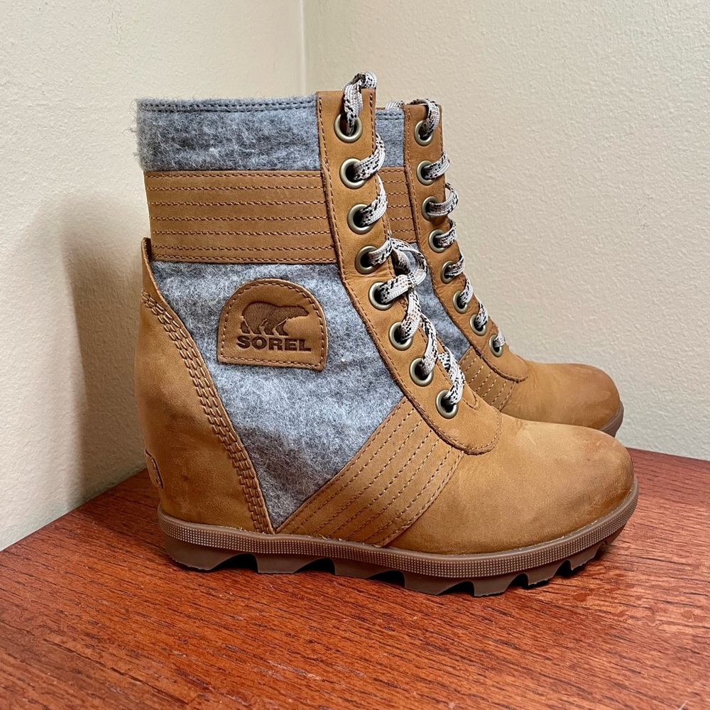 Sorel Lexie Wedge, size 6